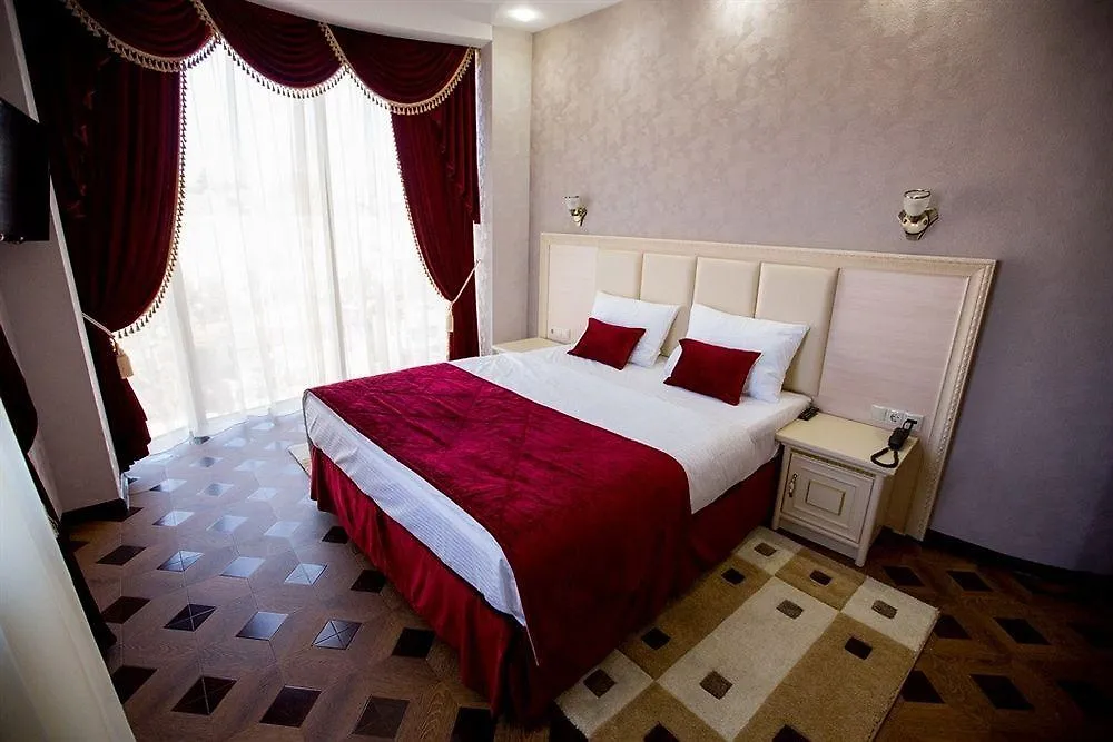 Shine House Hotel Sochi 3*, Adler